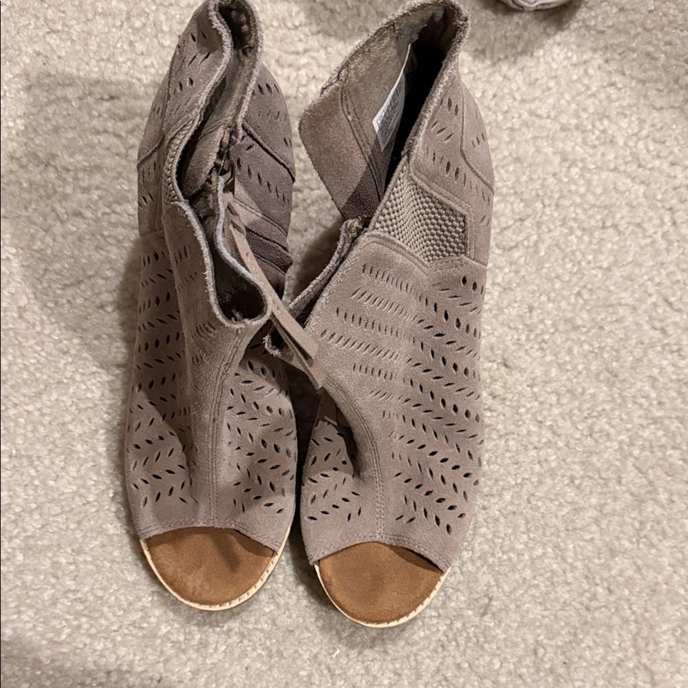 Toms Women's Taupe Espadrille Peep-Toe Shoes